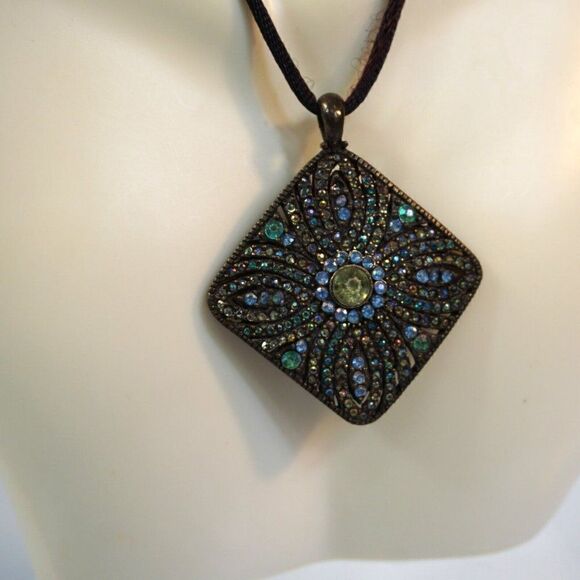 Vintage Laila Rowe Marked Beaded Pendant String Choker Necklace - Picture 5 of 7